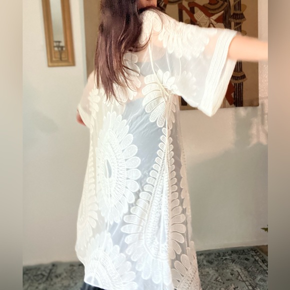 One Size Lace Kimono White Floral - Picture 3 of 5